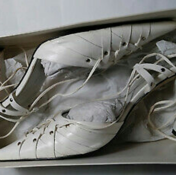 ISO Bcbgirl corset heels - Picture 4 of 4